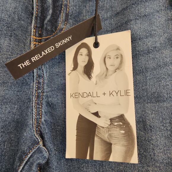 Kendall + Kylie Women's size 3/26 The Relaxed Skinny Distressed Jeans NWT‎ - Picture 6 of 8